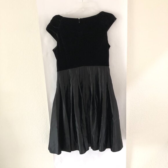 Eliza J Black Velvet Contrast Pleated Fit and Flare Cocktail Evening Dress Sz 12 - Picture 6 of 11